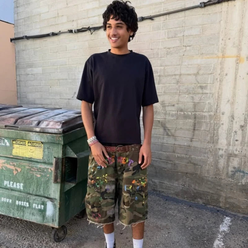 Y2K Vintage Camo Shorts Raw Hem Graffiti Pattern Paint Splatter Cargo Shorts New Trendy Hip Hop Streetwear Men Women Baggy Pants