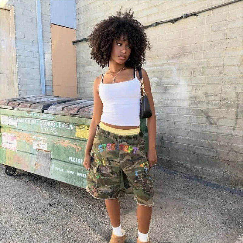 Y2K Vintage Camo Shorts Raw Hem Graffiti Pattern Paint Splatter Cargo Shorts New Trendy Hip Hop Streetwear Men Women Baggy Pants