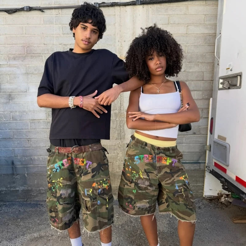 Y2K Vintage Camo Shorts Raw Hem Graffiti Pattern Paint Splatter Cargo Shorts New Trendy Hip Hop Streetwear Men Women Baggy Pants